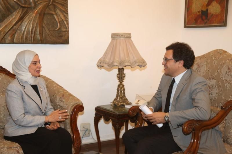 وزير الثقافة يلتقي سفيرة البحرين لدى القاهرة لبحث تكثيف أوجه التعاون الثقافي...