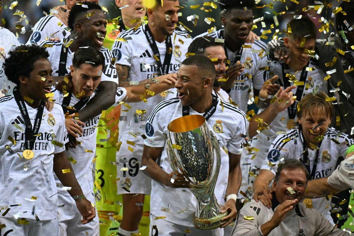 ملخص أخبار الرياضة اليوم.. ريال مدريد بطلًا للسوبر الأوروبي ووالد لامين يامال يتعرض للطعن وتعادل ينهي سلسلة انتصارات الأهلي