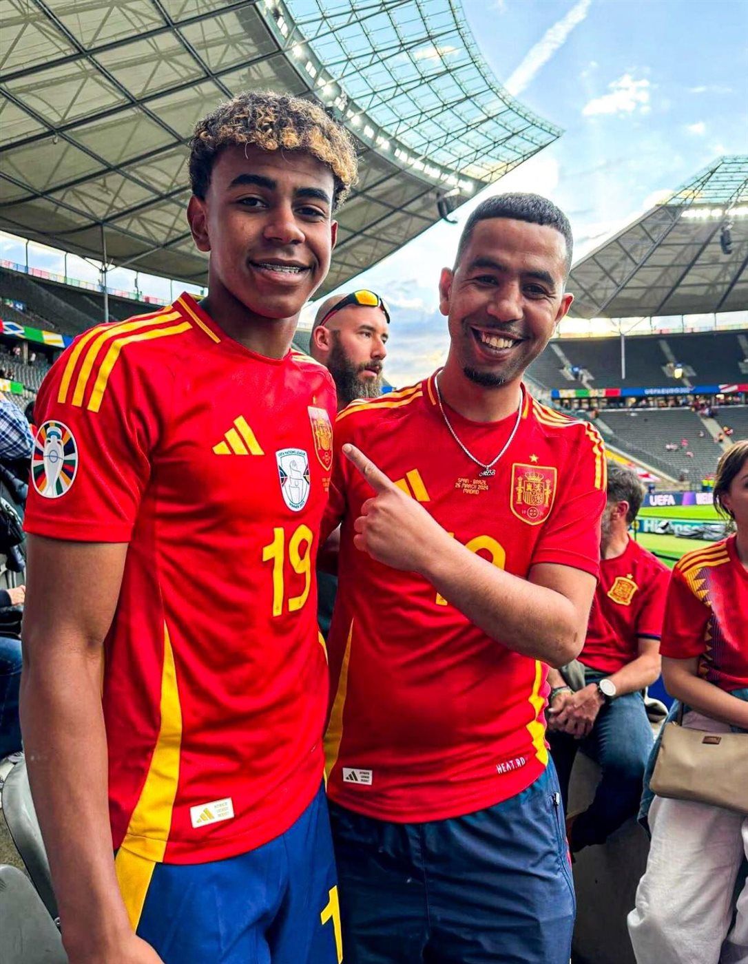 ملخص أخبار الرياضة اليوم.. ريال مدريد بطلًا للسوبر الأوروبي ووالد لامين يامال يتعرض للطعن وتعادل ينهي سلسلة انتصارات الأهلي