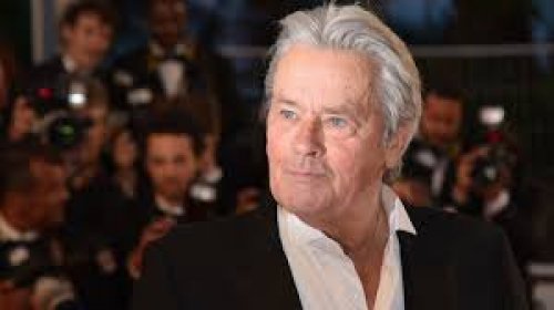 وفاة النجم الفرنسي ألان ديلون