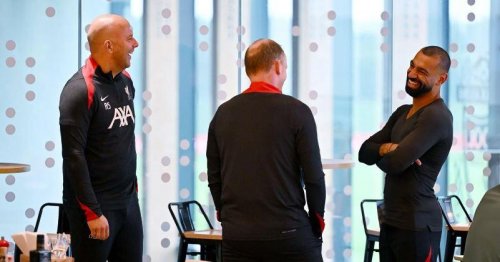 حديث مفاجئ من مدرب ليفربول الجديد أرني سلوت عن موعد اعتزال محمد صلاح !!