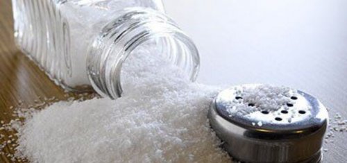 "هتقولي ياريتني عملت كده من زمان" .. حطي الملح في غرفة النوم وحلي أكبر مشكلة بتواجهك في حياتك .. جربي مش هتندمي !!!