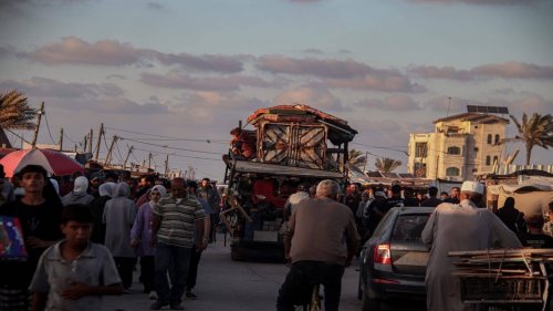 إخطار السكان والنازحين في المحطة ودير البلح وسط غزة بالإخلاء الفوري