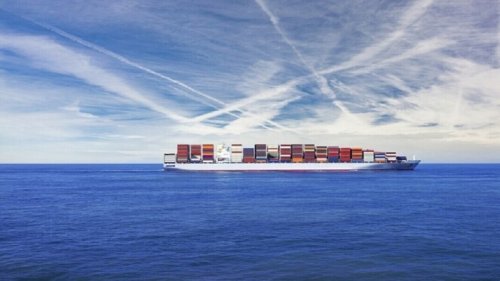 3 قذائف أصابت سفينة على بعد 77 ميلا غربي الحديدة باليمن