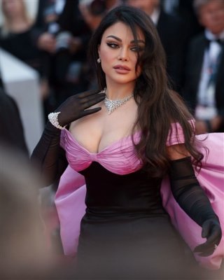 الجمهور يتغزل بهيفاء وهبي: كب كيك الساحل