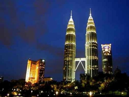 السعودية تفاجئ العالم ببناء 3 أبراج عملاقة في قلب