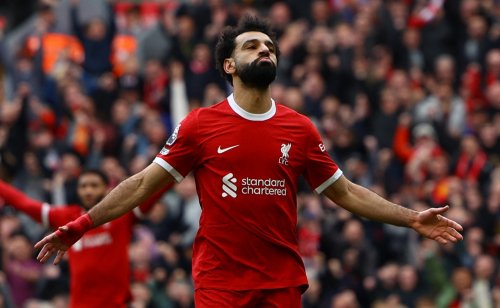 محمد صلاح حزين ويخفي قلقه بابتسامة معهودة.. "تصرفاته فضحته"