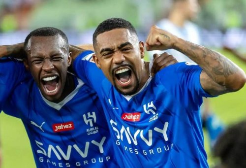 "رحل عن الزعيم من أجل اضواء أوروبا".. إستقبال تاريخي لـ سعود عبدالحميد في روما