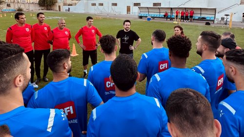 ولي العهد يتابع تدريب المنتخب الوطني لكرة القدم