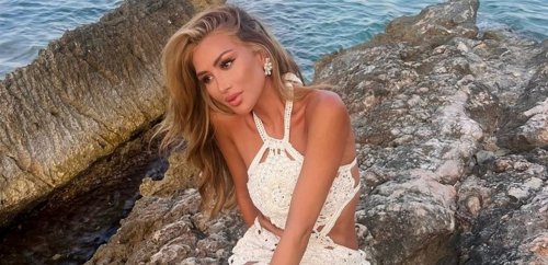 مايا دياب ترقص بملابس جريئة وتحمل العلم اللبناني