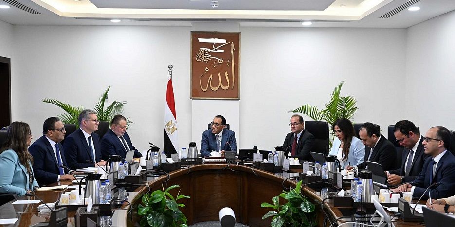 رئيس الوزراء: الالتزام بسداد مبلغ شهري للشركاء الأجانب