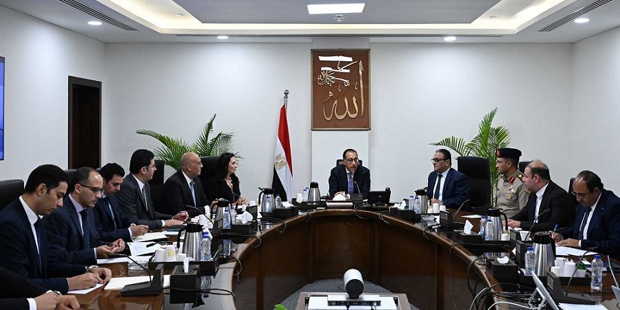 رئيس الوزراء يعقد اجتماعا لتحديد المناطق الأكثر احتياجا على…