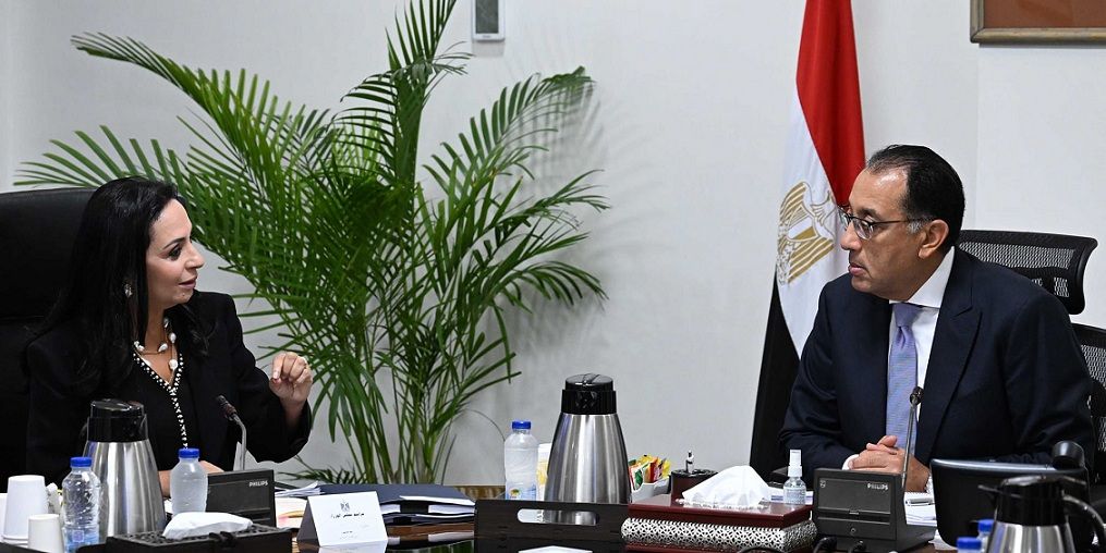 مدبولي يستعرض مع وزيرة التضامن خطة الوزارة في إطار برنامج…