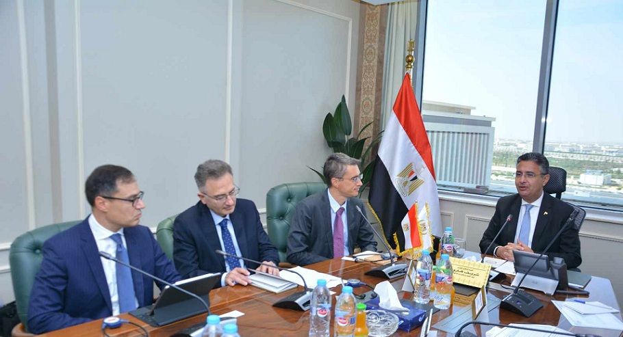 وزير التموين يناقش زيادة القدرات التخزينية للصوامع بإجمالي…