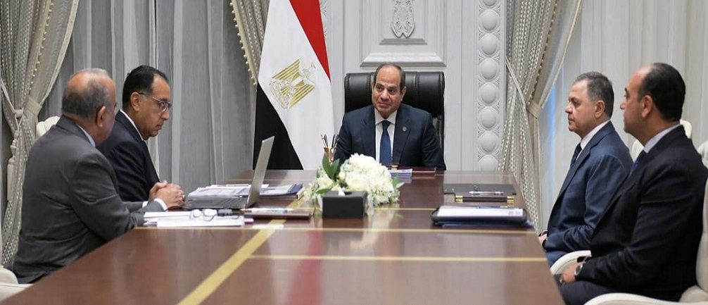 السيسي: التصدي لظاهرة سرقة الكهرباء في إطار الدستور والقانون