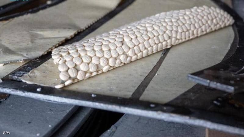 السلطات السعوديه تحبط تهريب شحنة مخدرات ضخمة بحوزة سعودي ومقيم!!