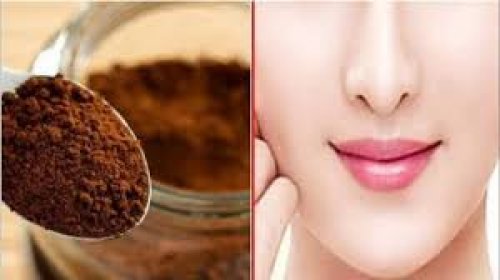 للتخلص من التجاعيد وتفتيح البشرة.. الوصفة السحرية القهوة والفازلين الجهنمي هيشد بشرتك ويرطبها بعمق وهيخليكي تنوري من اول استعمال