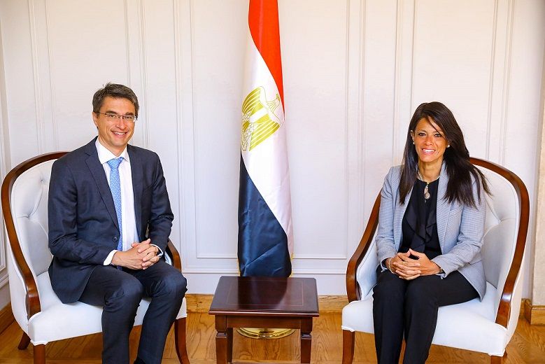 بحث توسيع نطاق الشراكة الإستراتيجية بين مصر ومجموعة البنك…