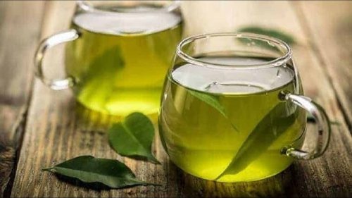 عشبة هبطت من السماء.. استخدموها بهذه الطريقة لمدة 3 أيام فقط وقولوا وداعًا للكرش ودهون البطن.. مفعولها سحري!