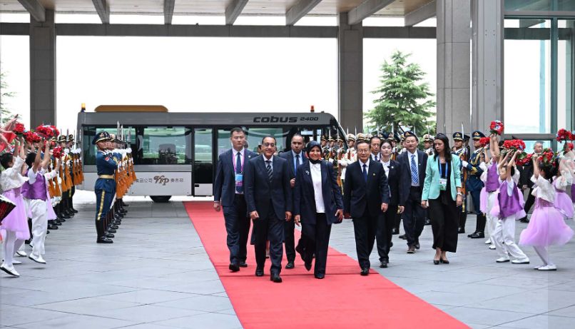 رئيس الوزراء يصل إلى بكين للمشاركة في قمة منتدى التعاون…