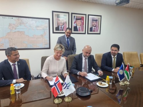 الأردن .. توقيع عقد إيجار لباخرة تخزين غاز بالعقبة "ينتهي" بالتملك