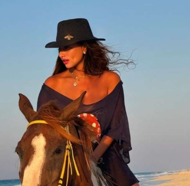 شاهد.. زينة توجه رسالة غامضة عبر إنستجرام