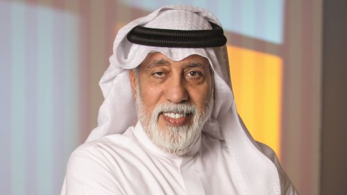 تكريم أحمد الجسمي خلال مهرجان المسرح الخليجي