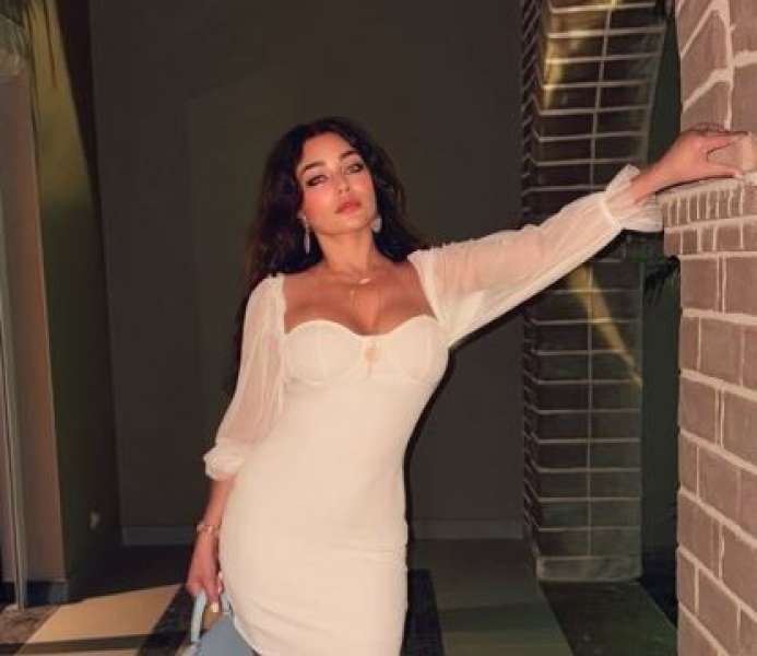 شاهد.. هيفاء وهبي تستعرض أنوثتها بفستان جريء
