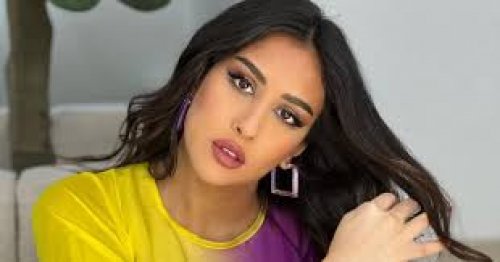 فرح الهادي تخطف الأنظار برفقة ابنها وزوجها