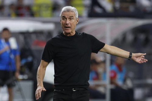 كاسترو يقوم بتصعيد عدد من اللاعبين إلى الفريق الأول