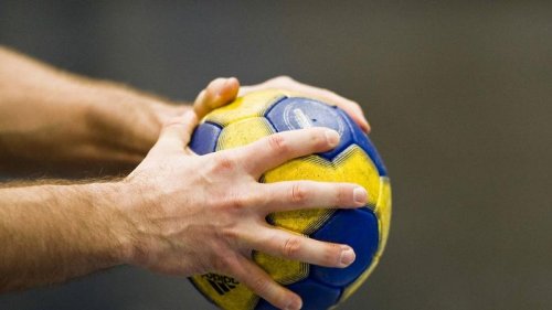 انطلاق دورة كرة الطائرة في مركز شباب وشابات غرب إربد