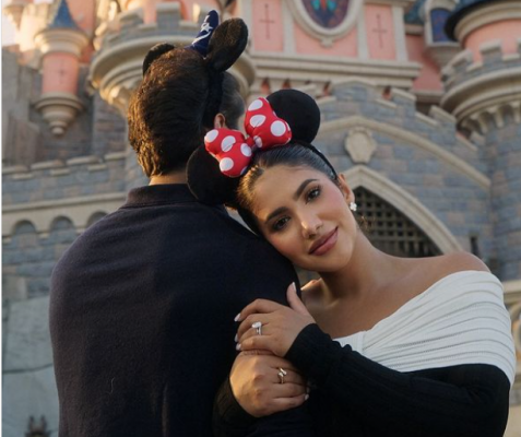 نور ستارز تشارك الجمهور صورًا تجمعها بخطيبها