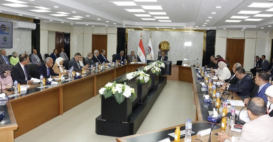 وزير قطاع الأعمال يوجه القابضة للأدوية بتسريع معدلات إنجاز…