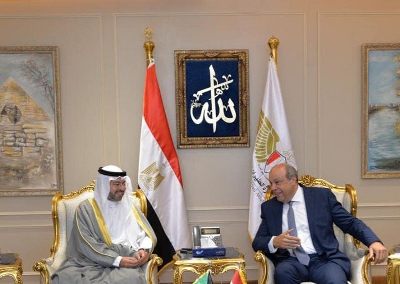 الحفني يبحث مع رئيس الإدارة العامة للطيران الكويتي تعزيز…