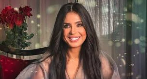 دينا تكشف عن عدد زيجاتها وأسرار رشاقتها