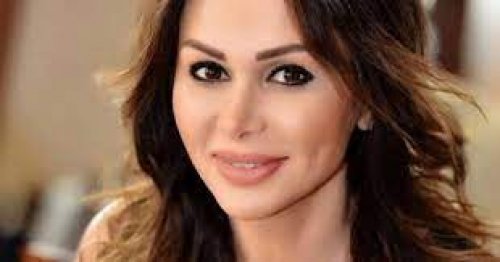 زوجة عاصي الحلاني تستمتع بإجازتها في اليونان