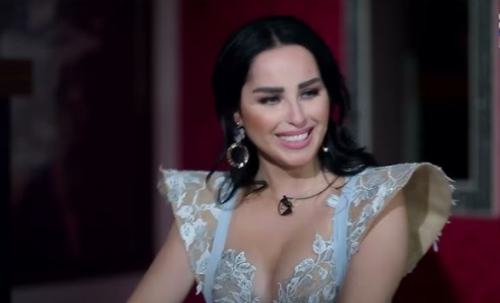فنانة لبنانية ترمي الصندوق الأسود بوجه تمام بليق