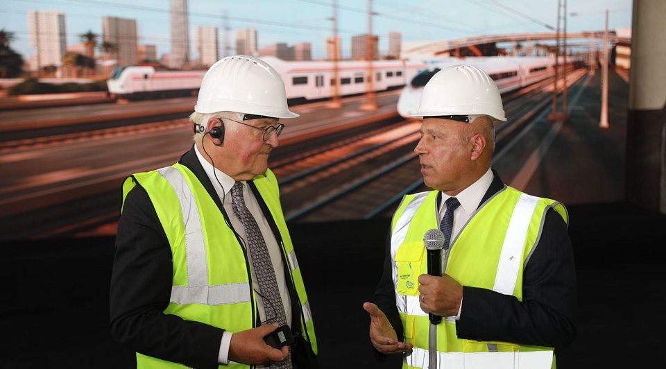 كامل الوزير: تنفيذ الخط الأول من شبكة القطار الكهربائي يحقق…