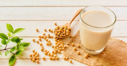 «ضاع عمرنا واحنا مش داريين»...لن تصدق معجزة وفوائد الحلبة بالحليب لصحة الجسم عندما تتناول كوب واحد على الريق في الصباح!!!؟