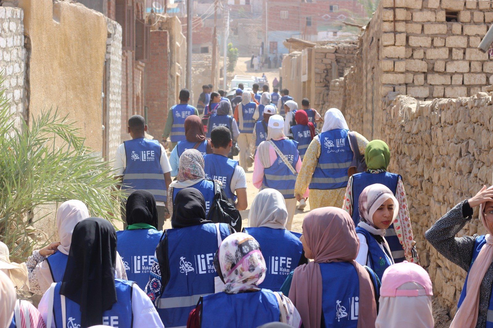 قافلة التحالف الوطني تدخل البهجة على أطفال أسوان قبل العام الدراسي (صور)