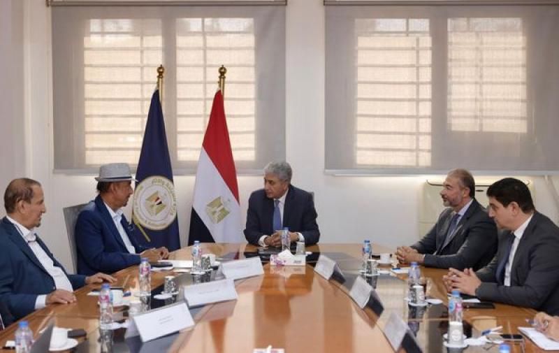 وزير السياحة والآثار يلتقي مع رئيس مجلس إدارة مجموعة عبد المحسن الحكير...