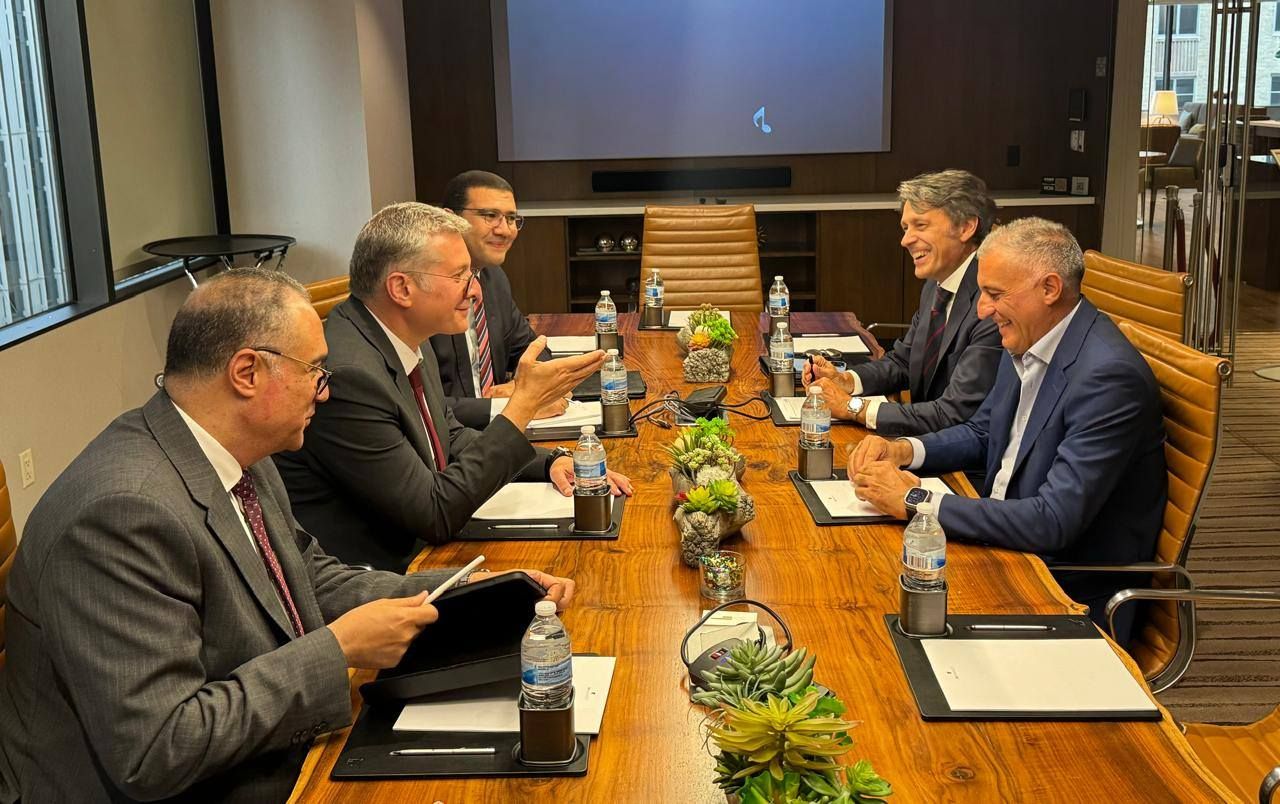 وزير البترول يبحث مع إيني تسريع الإنتاج وربط حقول كروس في…