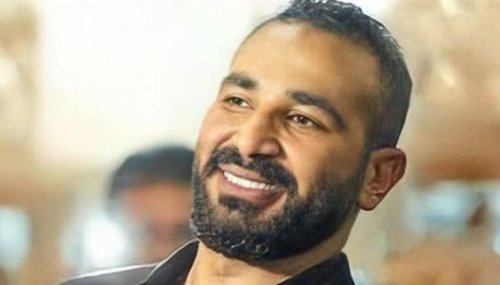 أحمد سعد يعلن عودته لزوجته على المسرح