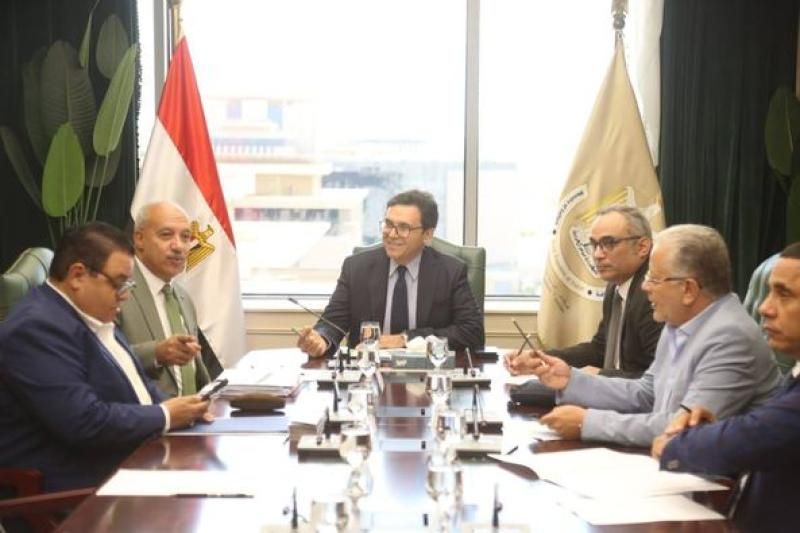 وزير الثقافة يعقد اجتماعًا موسعًا مع رؤساء قطاعات الوزارة لمتابعة تنفيذ...