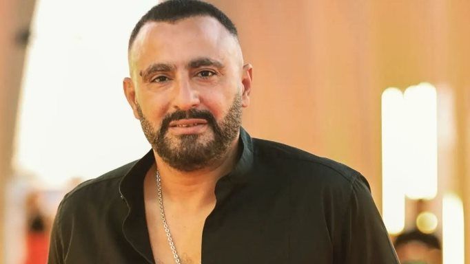 أحمد السقا يحيي ذكرى وفاة والده بكلمات مؤثرة