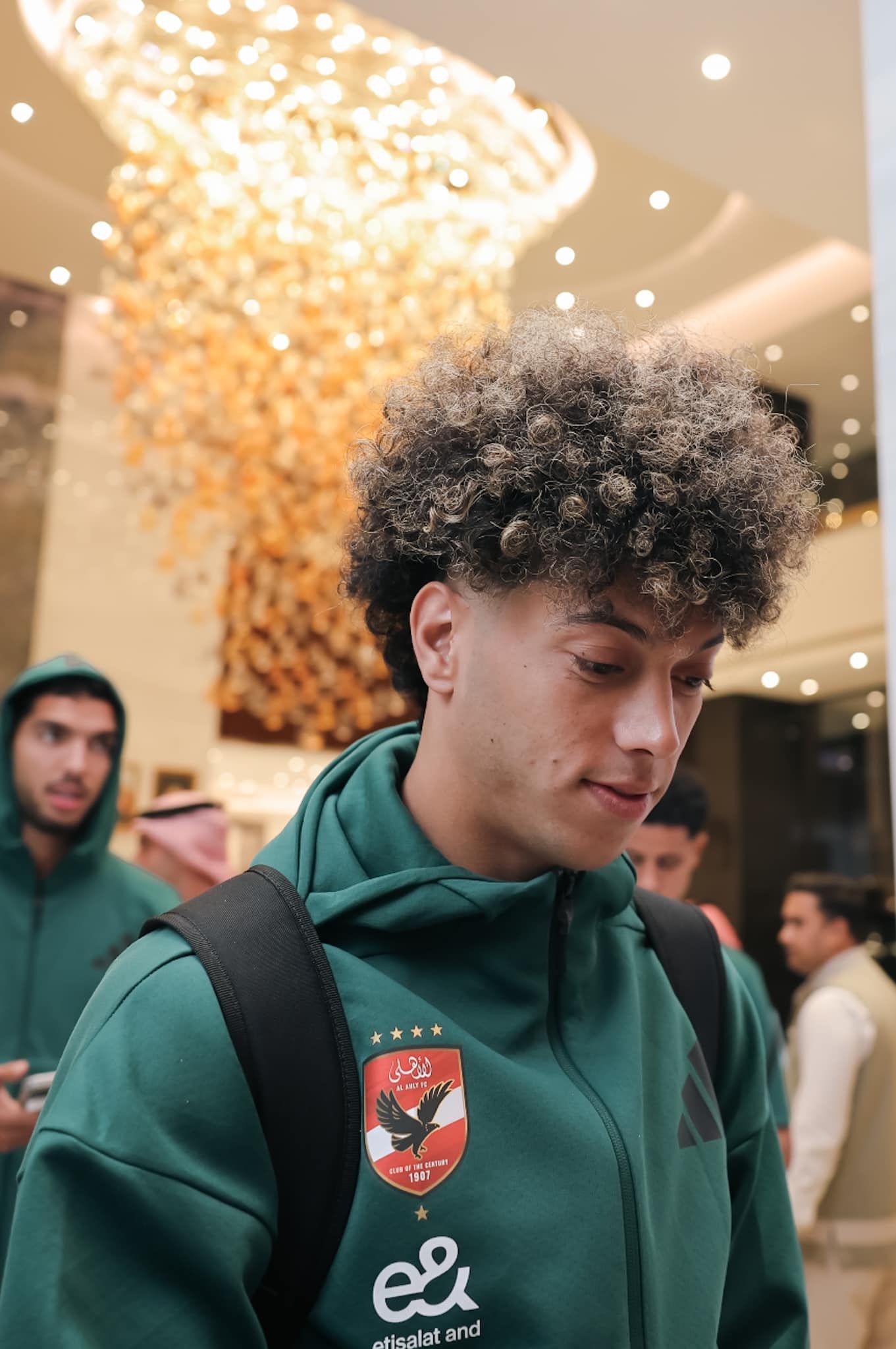 استقبال حافل من الجمهور.. بعثة الأهلي تصل فندق الإقامة بالرياض لخوض مباراة السوبر الأفريقى.. (صور)