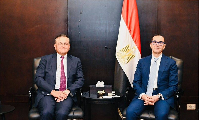 ستاندرد تشارترد يبحث تمويل فرص استثمارية بالطاقة المتجددة في…