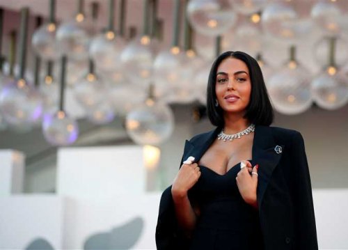 اتفرج : جورجينا تستقبل مشهورات الكويت بشكل مفاجئ