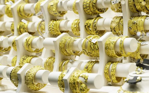 سعر الذهب اليوم 29-9-2024 عيار 21 يحلق بالقرب من 4000 جنيه بالمصنعية شوف بكام