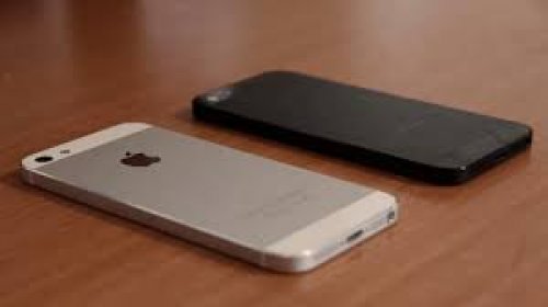 "سر من أسرار بتوع الصيانة" .. لن تتخيل لماذا يفضل البعض وضع الهاتف مقلوبا على شاشته؟!! .. الإجابة ماتخطرش على بالك!!